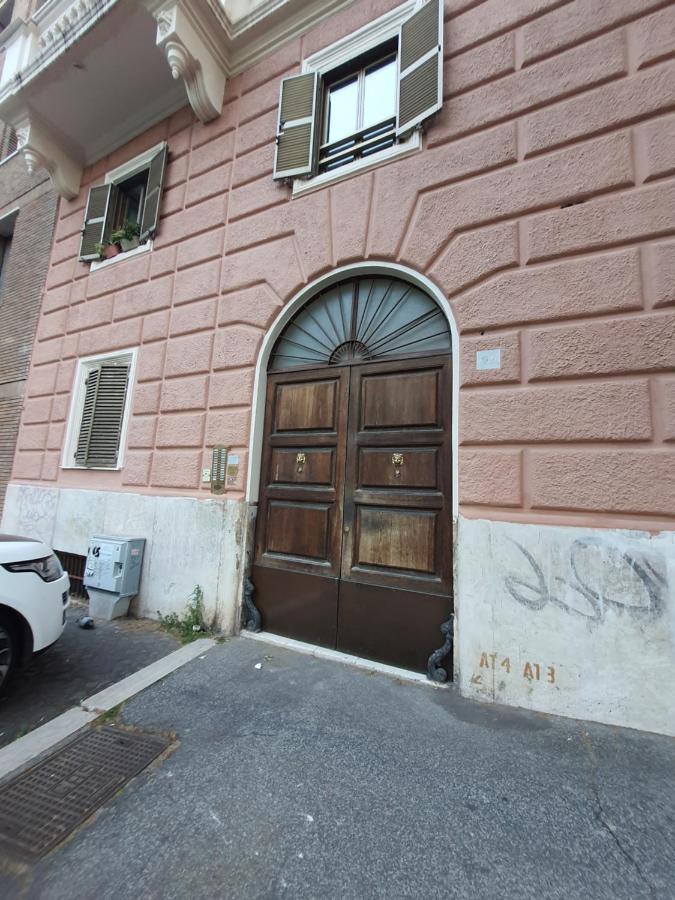 Casa Vacanza Colosseo Whole Holiday Home Apartment Da Pamino & Priscilla Roma Exterior foto